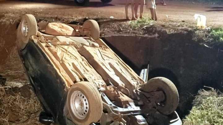 Veículo tomba e adolescente fica ferida, às margens da BR-487 entre Campo Mourão e Luiziana