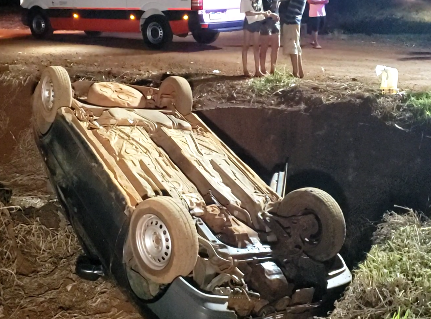 Veículo tomba e adolescente fica ferida, às margens da BR-487 entre Campo Mourão e Luiziana