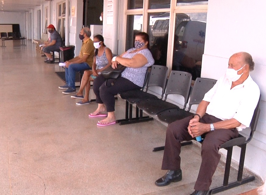 Centenas de pacientes a procura de vagas em hospitais na pandemia