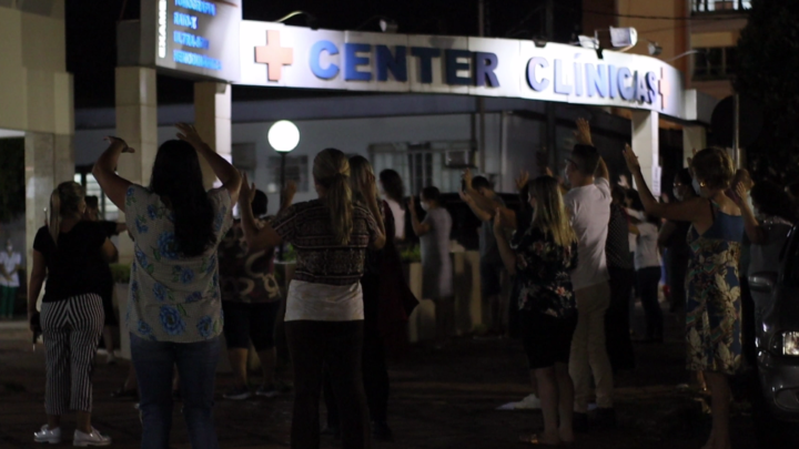 Igreja faz a diferença na pandemia e fiéis mostram amor ao próximo orando em hospitais