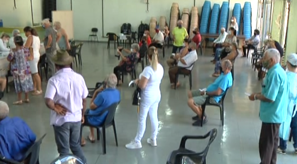 Acabaram as vacinas e muita gente ficou na espera