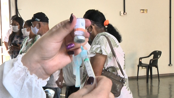 Secretário da saúde do PR elogia agilidade em vacinação contra COVID-19 em Goioerê