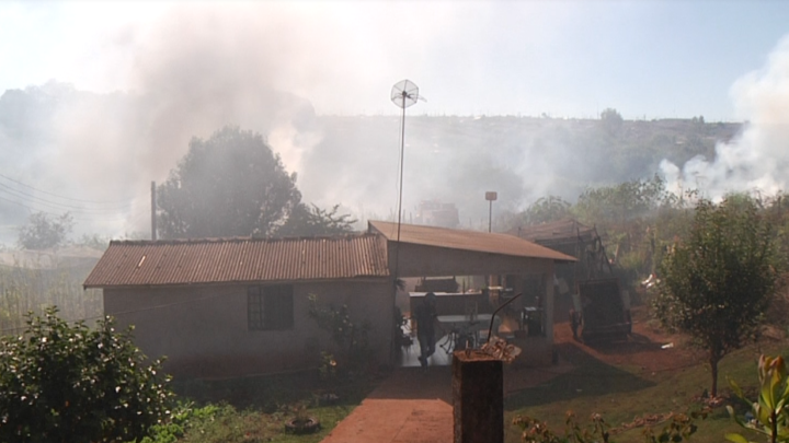 Incêndio no jardim Bandeirantes: Moradores reclamam de lixo jogados no bairro