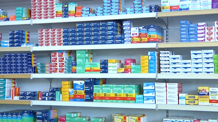 Aumenta procura por medicamentos nas farmácias e remédios ficam mais caros