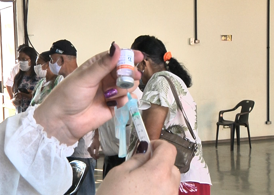Secretário da saúde do PR elogia agilidade em vacinação contra COVID-19 em Goioerê