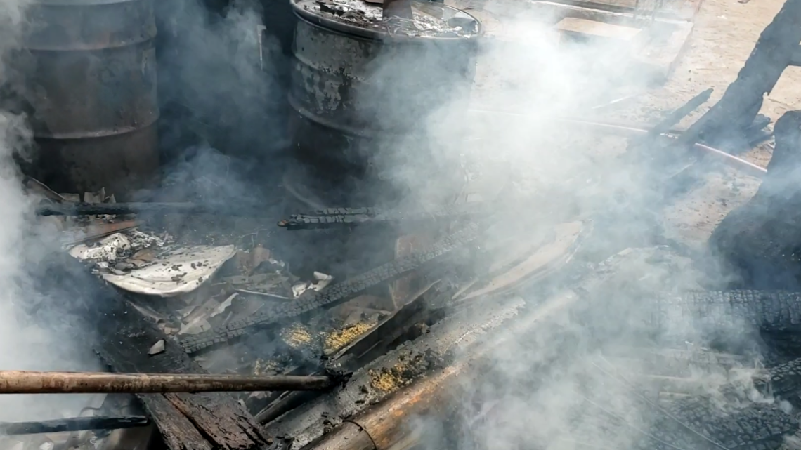 Fogo destrói casa no Lar Paraná em Campo Mourão