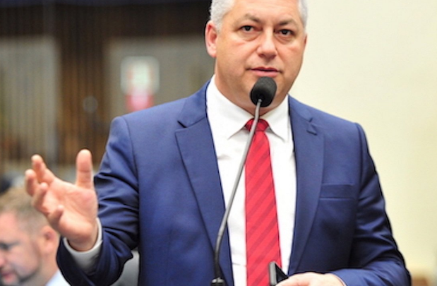 Deputado Douglas Fabrício prepara prestação de contas