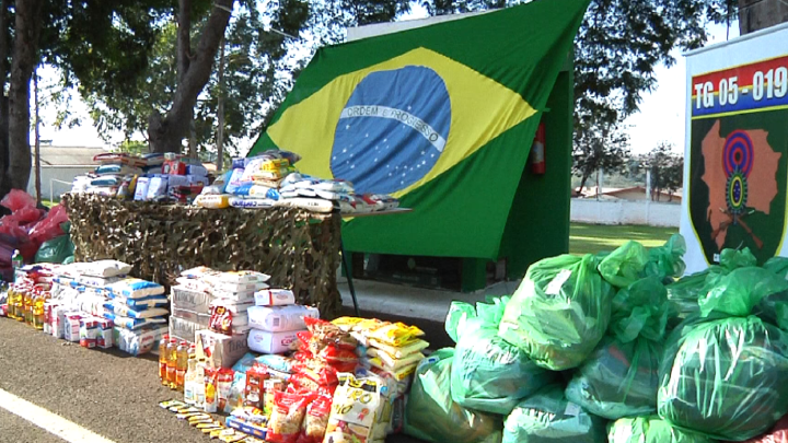 Tiro de Guerra arrecadou 4 mil peças de roupas e mais de meia tonelada de alimentos