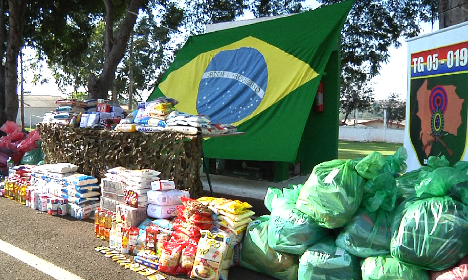 Tiro de Guerra arrecadou 4 mil peças de roupas e mais de meia tonelada de alimentos