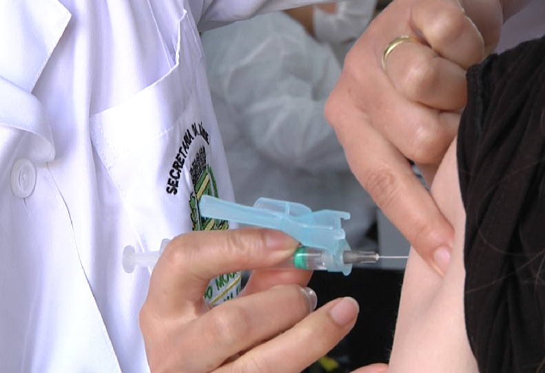 Campo Mourão começa a imunizar população em geral contra COVID-19