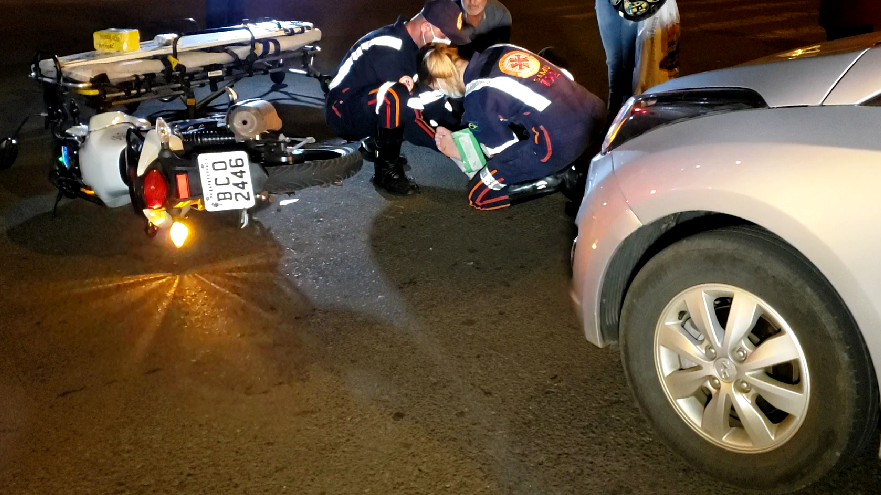 Motociclista fica ferido em acidente na Avenida Jorge Walter