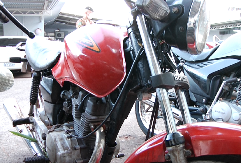 PM recupera motocicleta com placa de outra moto e chassi adulterado