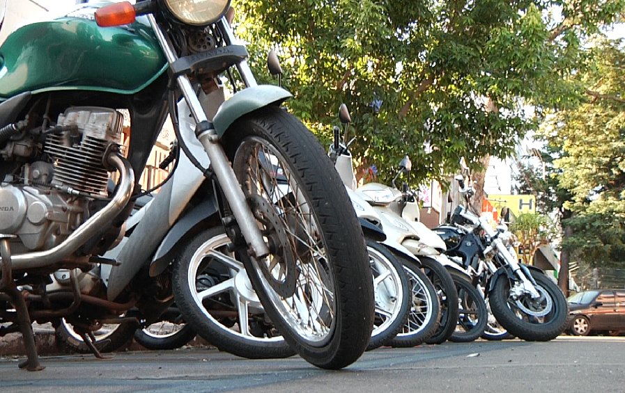 Motociclistas protestam pedindo a isenção de pagamento para motos na zona azul