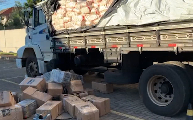 Polícia Federal apreende um caminhão com carga de maconha em Cianorte