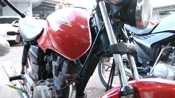 PM recupera motocicleta com placa de outra moto e chassi adulterado