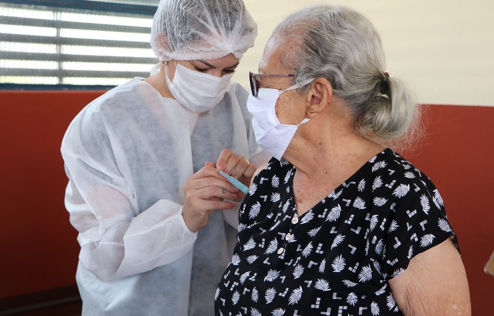Dose de reforço da vacinação contra Covid para idosos a partir de 80 anos