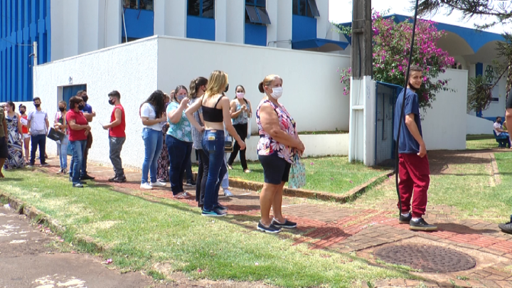 Vacinação para adolescentes de 14 anos com muita procura