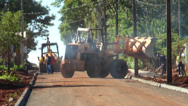 Codusa retoma obras de asfaltamento na Vila Guarujá após as chuvas