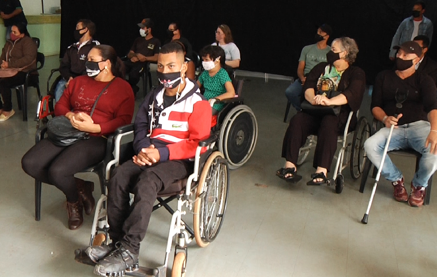 Onze cadeiras de rodas motorizadas são entregues pela Secretaria de Saúde
