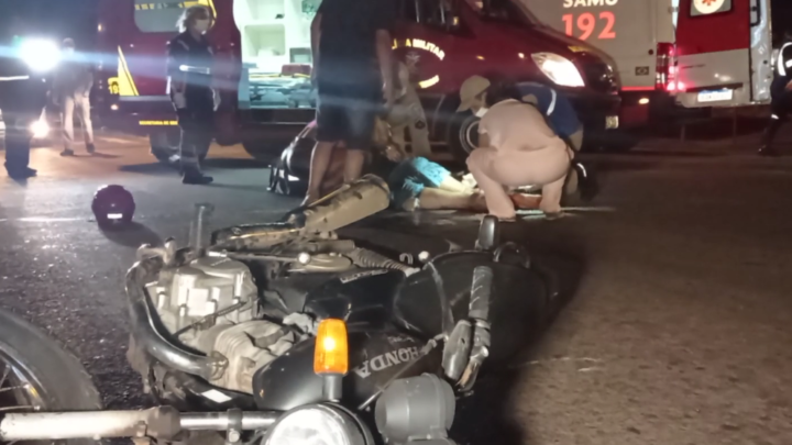 Acidente entre motos deixa duas pessoas gravemente feridas Acidente entre motos deixa duas pessoas gravemente feridas