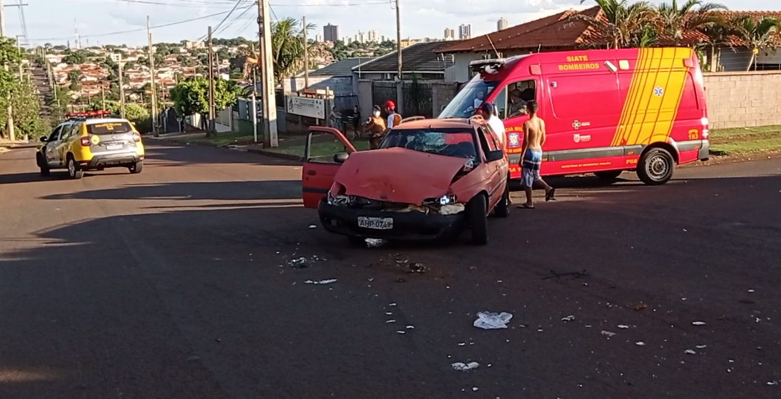 Acidente entre dois veículos deixa três vítimas