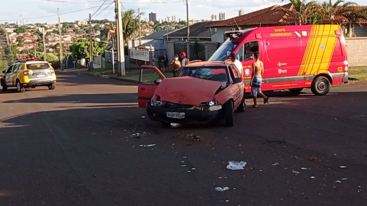 Acidente entre dois veículos deixa três vítimas