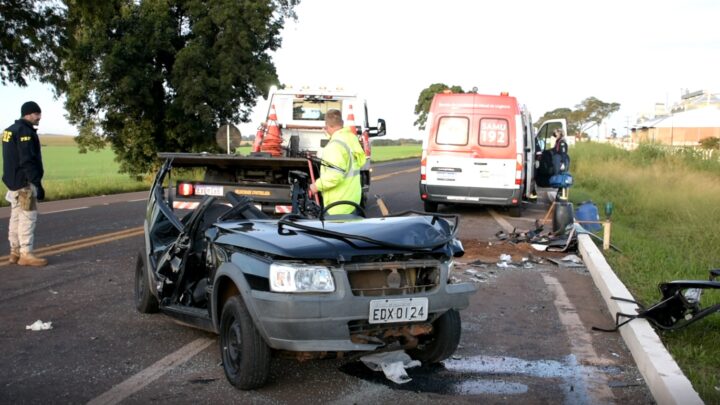 Pai e filha ficam feridos em grave acidente entre carro e caminhões na BR -369