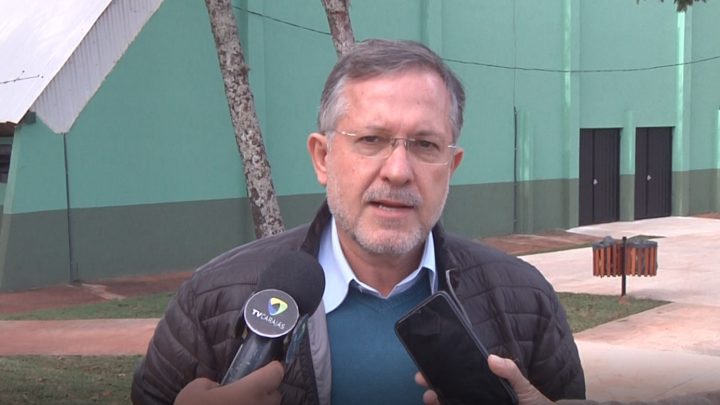 Prefeito visita obras do Ginásio JK e duas praças