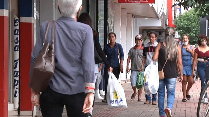 Comércio fecha neste feriado e abre sexta-feira e sábado
