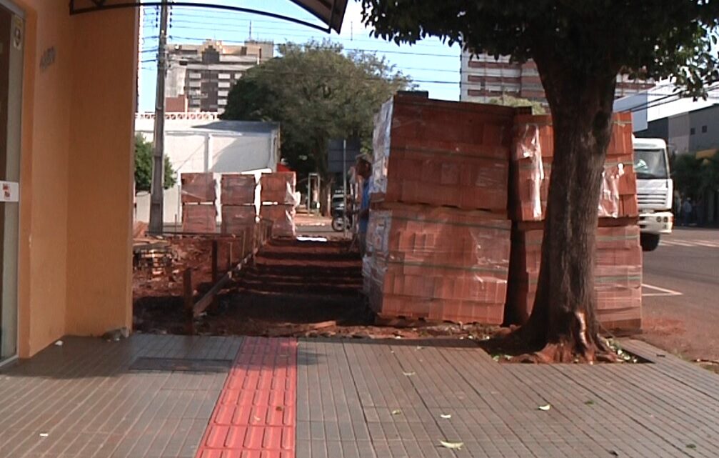 Calçadas irregulares em Campo Mourão chama atenção da fiscalização