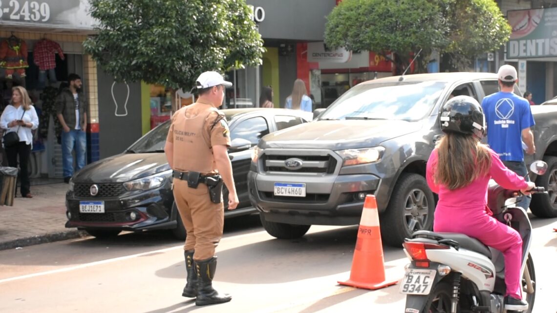 PM realiza ação de combate ao uso de drogas e álcool