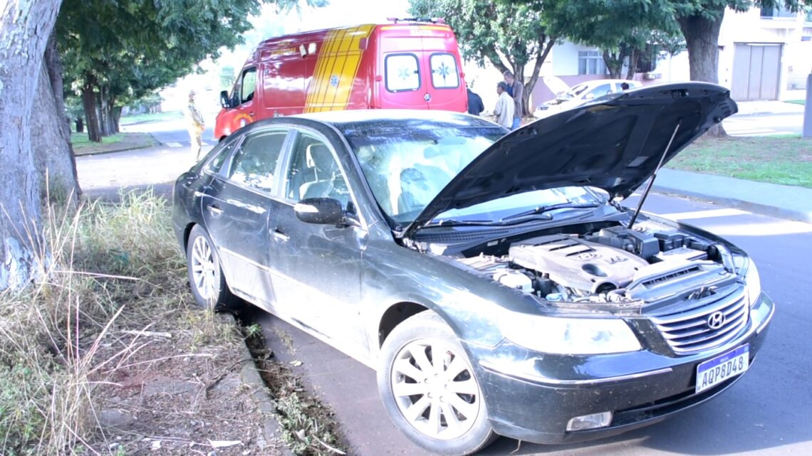 Carro avança preferencial e atinge outro veículo no jardim Flórida