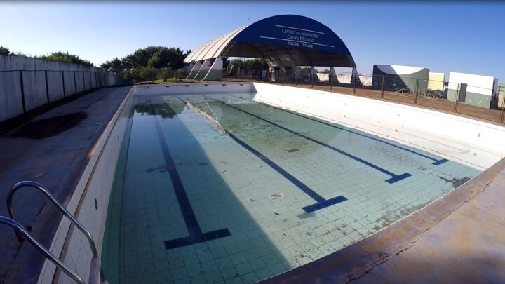 Piscina no CEJU causa polemica e direção explica problema