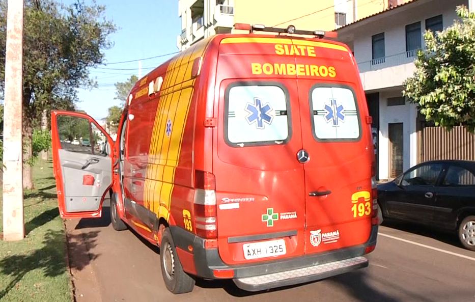 Garupa de moto fica ferida após colisão com carro de aplicativo