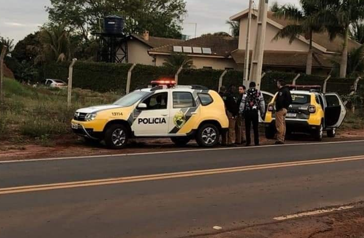 Policiais trocam tiros após discussão de trânsito, e um ficou gravemente ferido