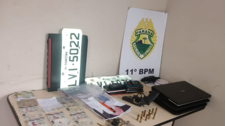Ação conjunta entre PM e PC apreende homem e apreende revólver, placa, cnh’s Ação conjunta entre PM e PC apreende homem e apreende revólver, placa, cnh’s
