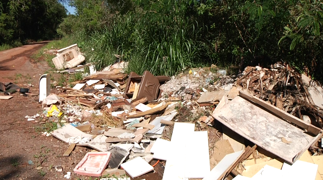Lixo nos fundos do Sol Nascente prejudica meio ambiente e moradores