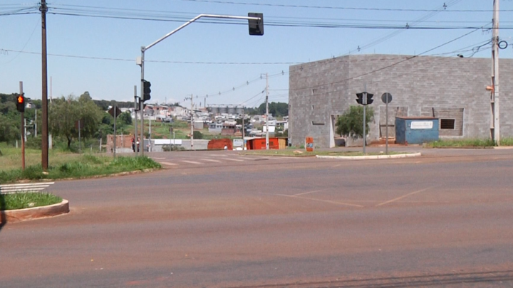 Vereador cobra mudanças no semáforo que liga Novo Centro