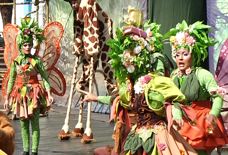 Espetáculo gratuito imaginópolis é realizado na Praça São José