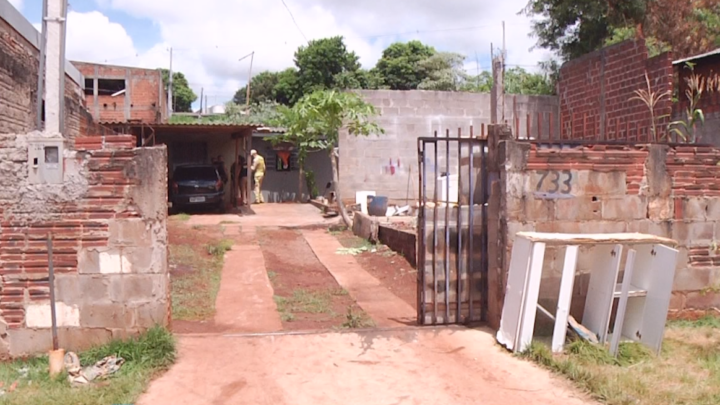 MULHER É MORTA Á TIROS E HOMEM FICA GRAVEMENTE FERIDO NO JARDIM FLOR DO CAMPO