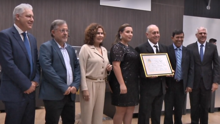 FUNDADOR DO GRUPO MINUANO RECEBE TITULO DE CIDADÃO HONORÁRIO DE CAMPO MOURÃO