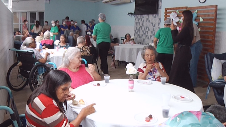 LAR DE IDODOS COMEMOROU DIA DAS MULHERES INTERNAS