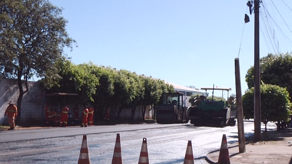 RUAS DA ÁREA CENTRAL ESTÃO SENDO RECAPEADAS