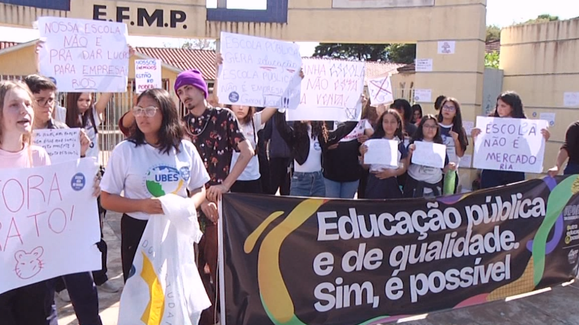 PROJETO PARCEIRO DA ESCOLA GERA PROTESTO EM CAMPO MOURÃO