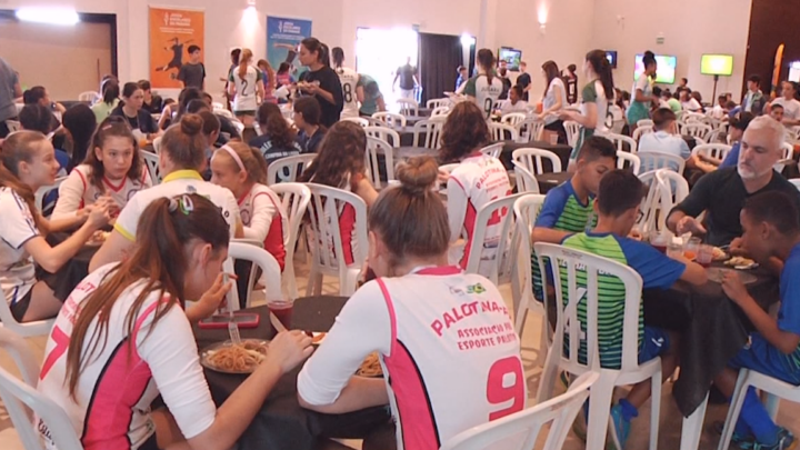 FOME DE VITÓRIA: QUASE 30 MIL REFEIÇÕES EM UMA SEMANA DE JOGOS ESCOLARES