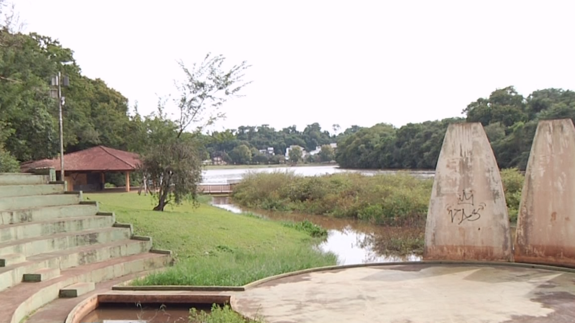 COMEÇARAM AS OBRAS DE DESASSOREAMENTO DO PARQUE DO LAGO