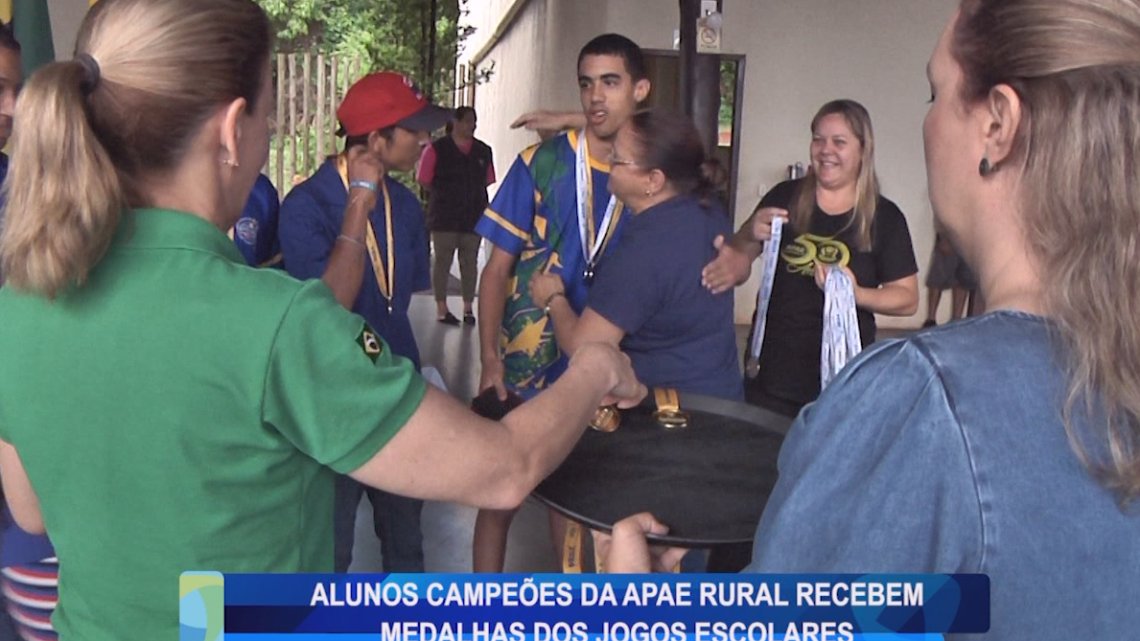 ALUNOS CAMPEÕES DA APAE RURAL RECEBEM MEDALHAS DOS JOGOS ESCOLARES