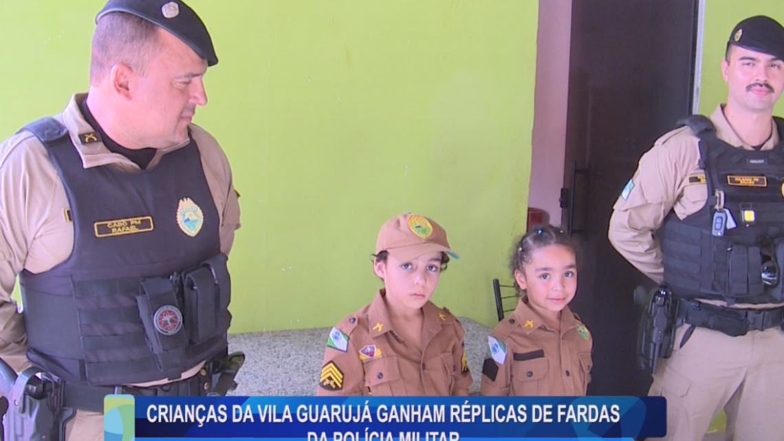 CRIANÇAS DA VILA GUARUJÁ GANHAM RÉPLICAS DE FARDAS DA POLÍCIA MILITAR