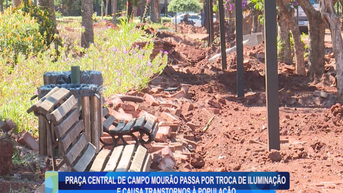 PRAÇA CENTRAL DE CAMPO MOURÃO PASSA POR TROCA DE ILUMINAÇÃO E CAUSA TRANSTORNOS À POPULAÇÃO