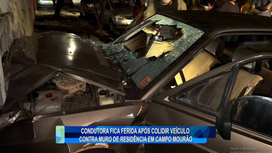 CONDUTORA FICA FERIDA APÓS COLIDIR VEÍCULO CONTRA MURO DE RESIDÊNCIA EM CAMPO MOURÃO